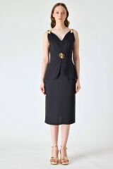 Gold toka detaylı siyah elbise